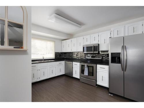 173 Ross Haven Drive, Fort Mcmurray, AB - Indoor Photo Showing Kitchen With Stainless Steel Kitchen
