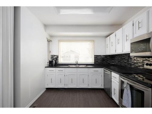 173 Ross Haven Drive, Fort Mcmurray, AB - Indoor Photo Showing Kitchen