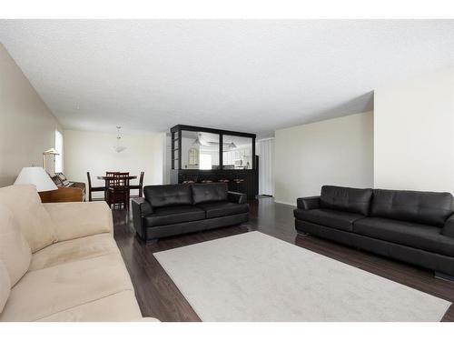 173 Ross Haven Drive, Fort Mcmurray, AB - Indoor Photo Showing Living Room
