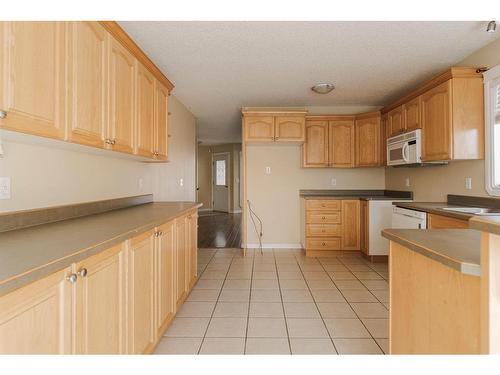 299 Laffont Way, Fort Mcmurray, AB - Indoor Photo Showing Kitchen