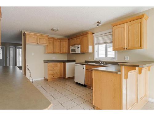 299 Laffont Way, Fort Mcmurray, AB - Indoor Photo Showing Kitchen