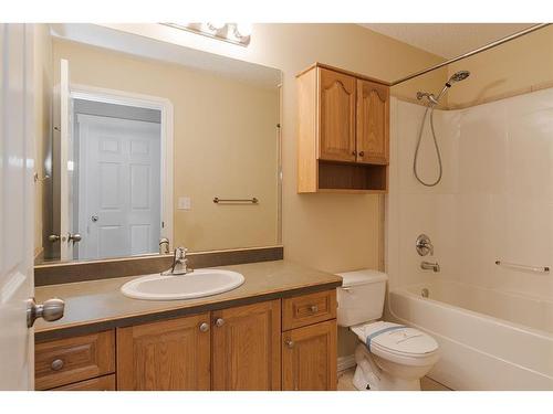 299 Laffont Way, Fort Mcmurray, AB - Indoor Photo Showing Bathroom