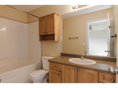 299 Laffont Way, Fort Mcmurray, AB - Indoor Photo Showing Bathroom