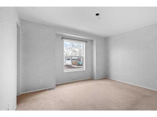 264 Caouette Crescent, Fort Mcmurray, AB - Indoor Photo Showing Other Room