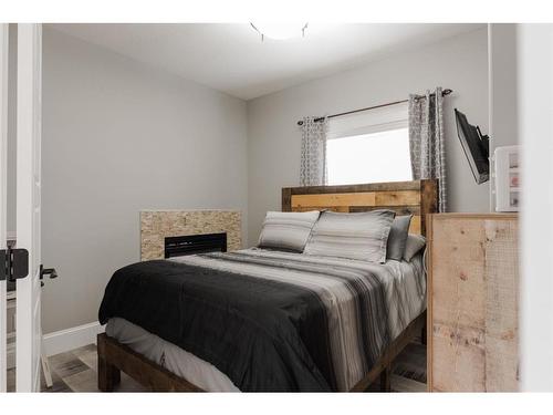 201 Ward Crescent, Fort Mcmurray, AB - Indoor Photo Showing Bedroom