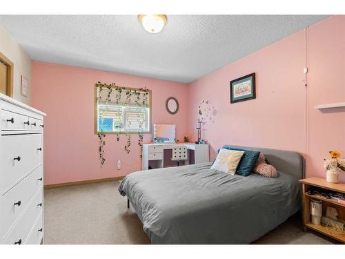 201 Parry Crescent, Fort Mcmurray, AB - Indoor Photo Showing Bedroom