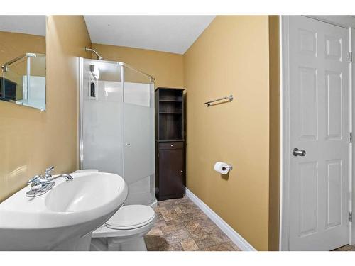 201 Parry Crescent, Fort Mcmurray, AB - Indoor Photo Showing Bathroom