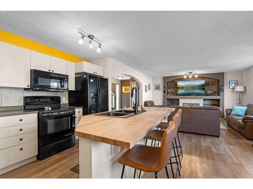 201 Parry Crescent, Fort Mcmurray, AB - Indoor Photo Showing Kitchen With Double Sink