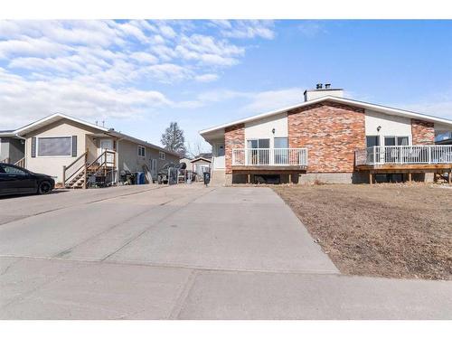 136 Wolverine Drive, Fort Mcmurray, AB - Outdoor With Deck Patio Veranda