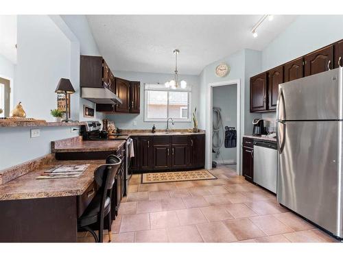 136 Wolverine Drive, Fort Mcmurray, AB - Indoor Photo Showing Kitchen