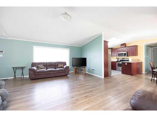 121 Fir Street, Fort Mcmurray, AB - Indoor Photo Showing Living Room