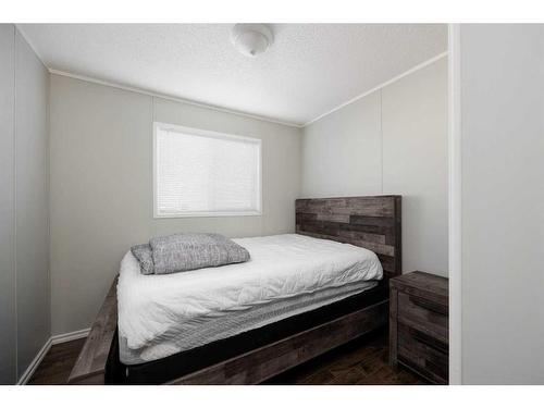 104 Arabian Drive, Fort Mcmurray, AB - Indoor Photo Showing Bedroom