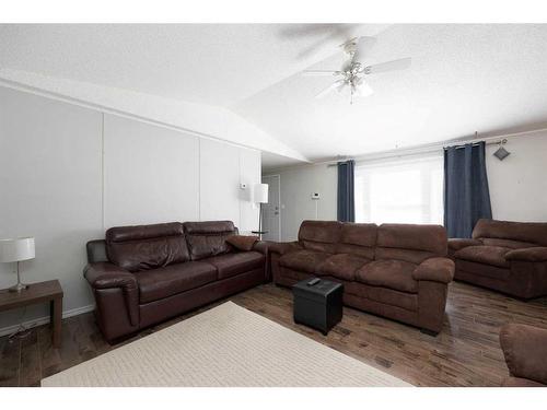 104 Arabian Drive, Fort Mcmurray, AB - Indoor Photo Showing Living Room