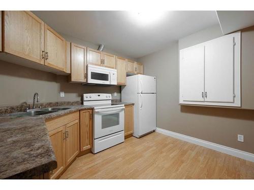 193 Fox Crescent, Fort Mcmurray, AB - Indoor Photo Showing Kitchen With Double Sink
