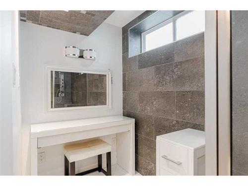209 Hillcrest Drive, Fort Mcmurray, AB - Indoor Photo Showing Bathroom