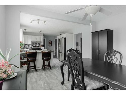 209 Hillcrest Drive, Fort Mcmurray, AB - Indoor Photo Showing Dining Room