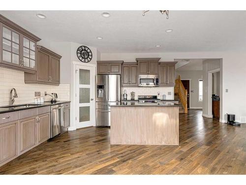 280 Burton Place, Fort Mcmurray, AB - Indoor Photo Showing Kitchen