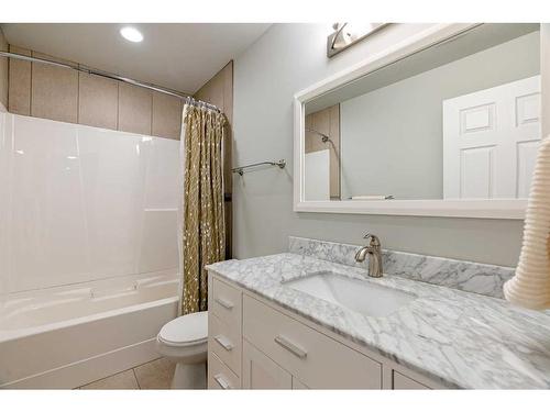 280 Burton Place, Fort Mcmurray, AB - Indoor Photo Showing Bathroom