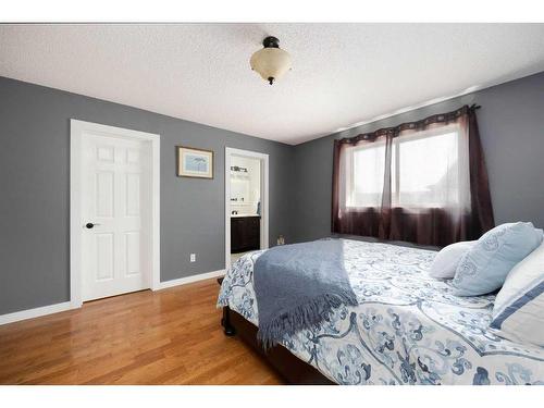 312 Bussieres Drive, Fort Mcmurray, AB - Indoor Photo Showing Bedroom