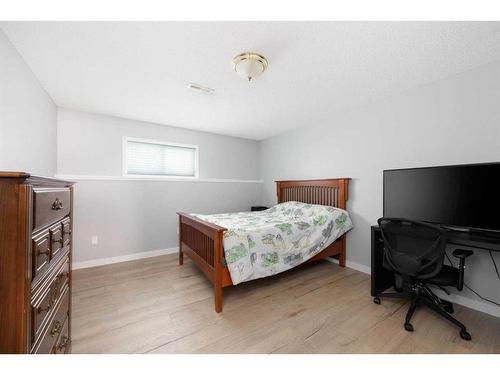 312 Bussieres Drive, Fort Mcmurray, AB - Indoor Photo Showing Bedroom