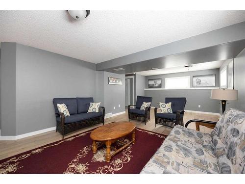 312 Bussieres Drive, Fort Mcmurray, AB - Indoor Photo Showing Living Room