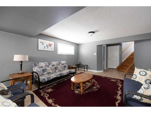 312 Bussieres Drive, Fort Mcmurray, AB - Indoor Photo Showing Living Room