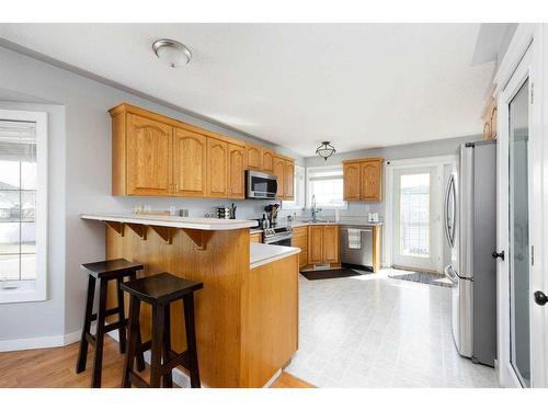 312 Bussieres Drive, Fort Mcmurray, AB - Indoor Photo Showing Kitchen