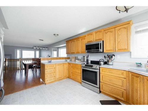312 Bussieres Drive, Fort Mcmurray, AB - Indoor Photo Showing Kitchen