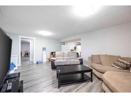 3 Armit, Fort Mcmurray, AB - Indoor Photo Showing Living Room