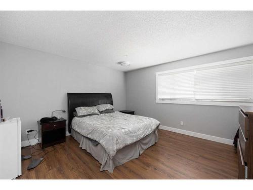 3 Armit, Fort Mcmurray, AB - Indoor Photo Showing Bedroom