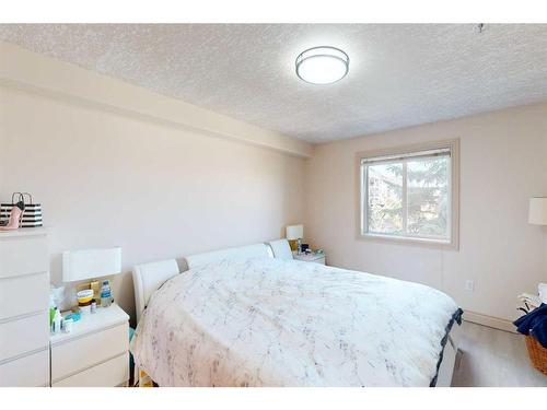 2211-38 Riedel Street, Fort Mcmurray, AB - Indoor Photo Showing Bedroom