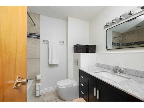 21 Clark Crescent, Fort Mcmurray, AB - Indoor Photo Showing Bathroom