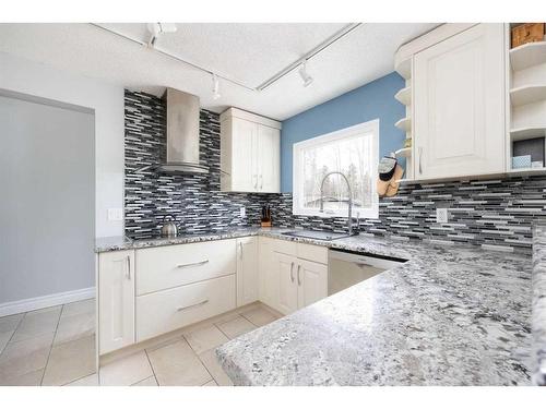 21 Clark Crescent, Fort Mcmurray, AB - Indoor Photo Showing Kitchen