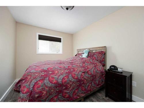 130 Peyton Way, Fort Mcmurray, AB - Indoor Photo Showing Bedroom