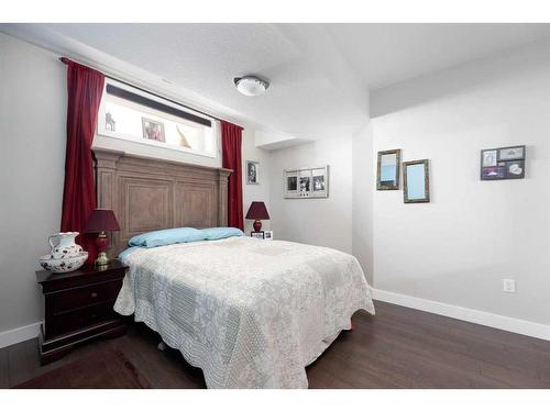 130 Peyton Way, Fort Mcmurray, AB - Indoor Photo Showing Bedroom