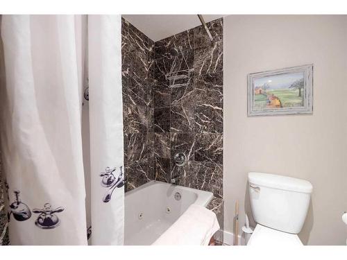 130 Peyton Way, Fort Mcmurray, AB - Indoor Photo Showing Bathroom