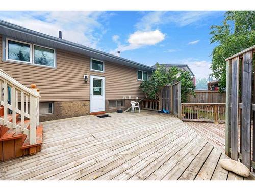 109 Hillcrest Drive, Fort Mcmurray, AB - Outdoor With Deck Patio Veranda With Exterior