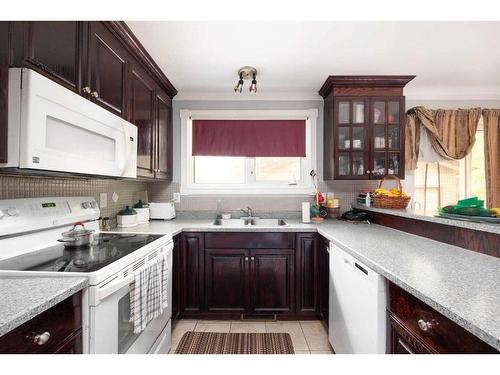 109 Hillcrest Drive, Fort Mcmurray, AB - Indoor Photo Showing Kitchen With Double Sink