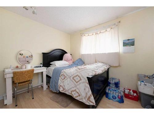109 Hillcrest Drive, Fort Mcmurray, AB - Indoor Photo Showing Bedroom