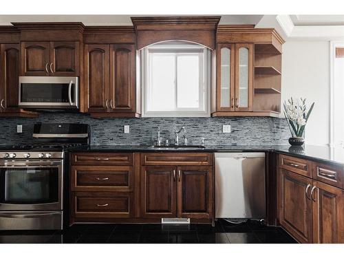 109 Sandhill Place, Fort Mcmurray, AB - Indoor Photo Showing Kitchen
