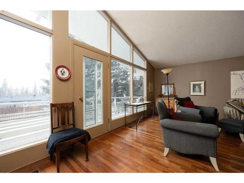 120 Romar Street, Fort Mcmurray, AB - Indoor Photo Showing Living Room