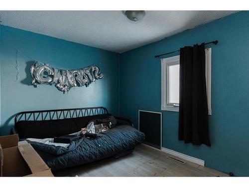 128 Clausen Crescent, Fort Mcmurray, AB - Indoor Photo Showing Bedroom