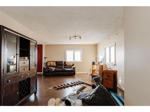 128 Clausen Crescent, Fort Mcmurray, AB - Indoor Photo Showing Other Room