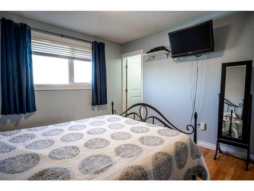 106 Becker Crescent, Fort Mcmurray, AB - Indoor Photo Showing Bedroom