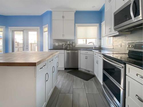459 Prospect Drive, Fort Mcmurray, AB - Indoor Photo Showing Kitchen With Upgraded Kitchen