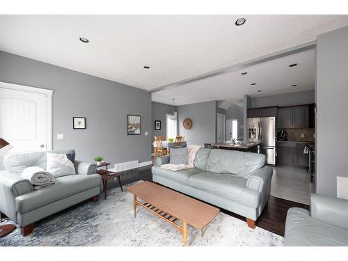 185 Shalestone Way, Fort Mcmurray, AB - Indoor Photo Showing Living Room