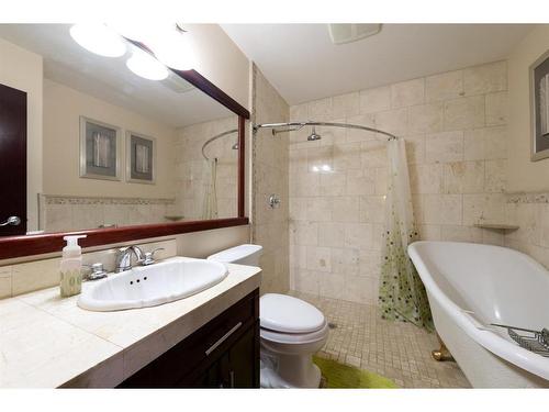 119 Pew Lane, Fort Mcmurray, AB - Indoor Photo Showing Bathroom