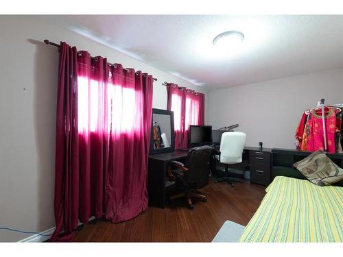 119 Pew Lane, Fort Mcmurray, AB - Indoor Photo Showing Bedroom