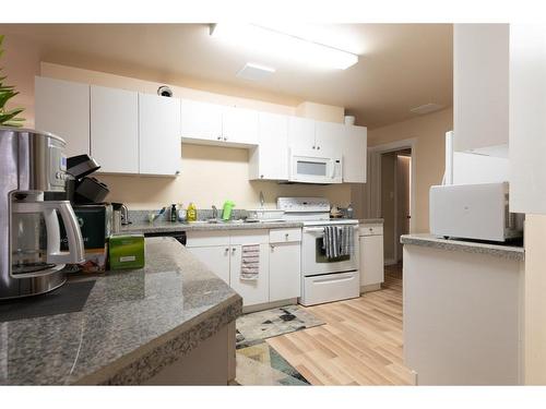119 Pew Lane, Fort Mcmurray, AB - Indoor Photo Showing Kitchen