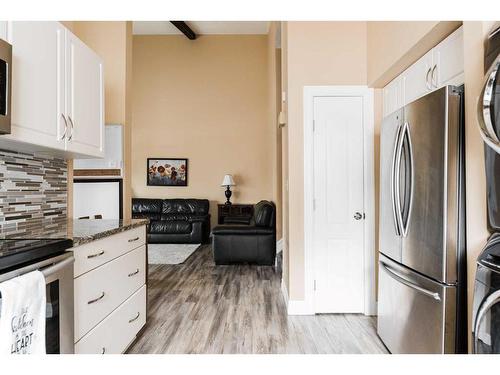 214 Wolverine Drive, Fort Mcmurray, AB - Indoor Photo Showing Kitchen With Upgraded Kitchen